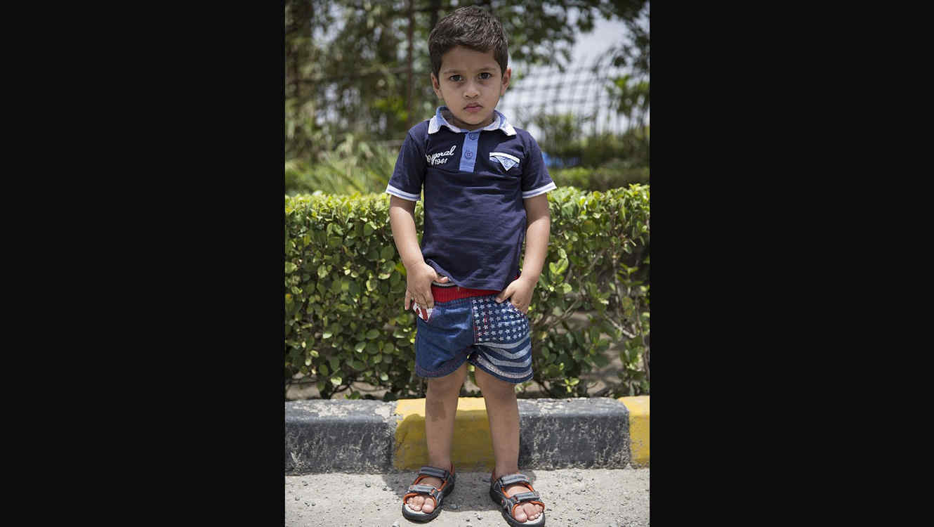 Arċh Akhtar el niño indio que sufre de pubertad precoz