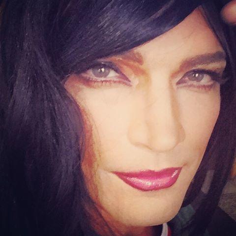 Julián Gil maquillado como mujer