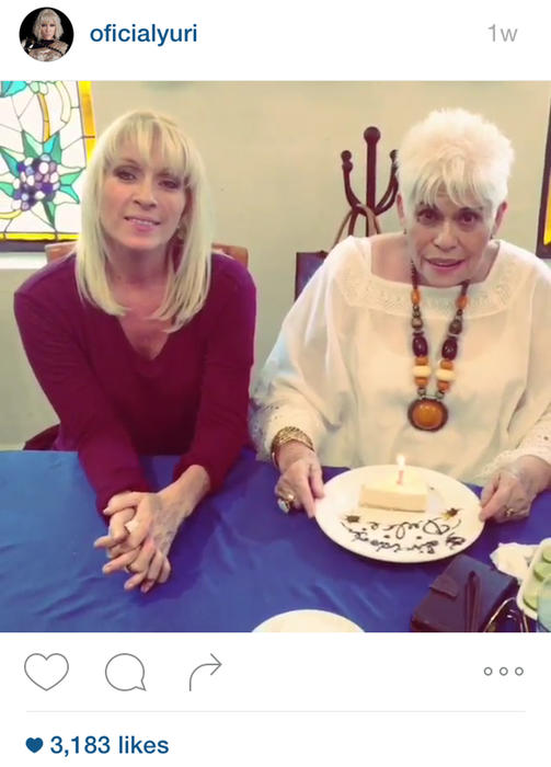 Yuri y su madre Dulce Canseco en su cumpleaños número 76