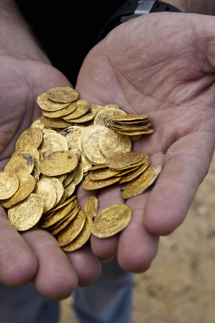 Monedas antiguas encontradas en el Mediterráneo, vistas en Caesarea, Israel, el 18 de febrero de 2015. 