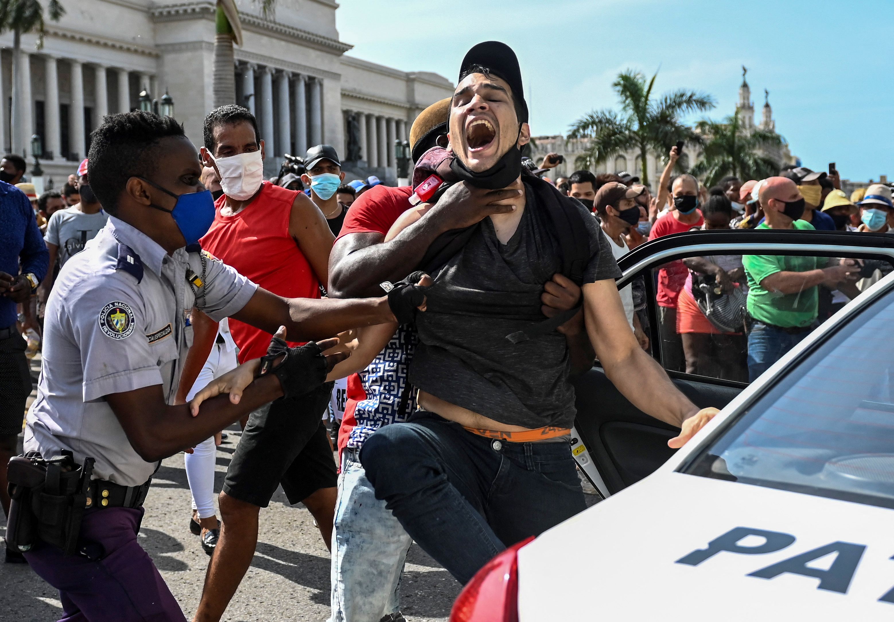 Protestas en Cuba: las imágenes de la represión del régimen comunista  contra las manifestaciones