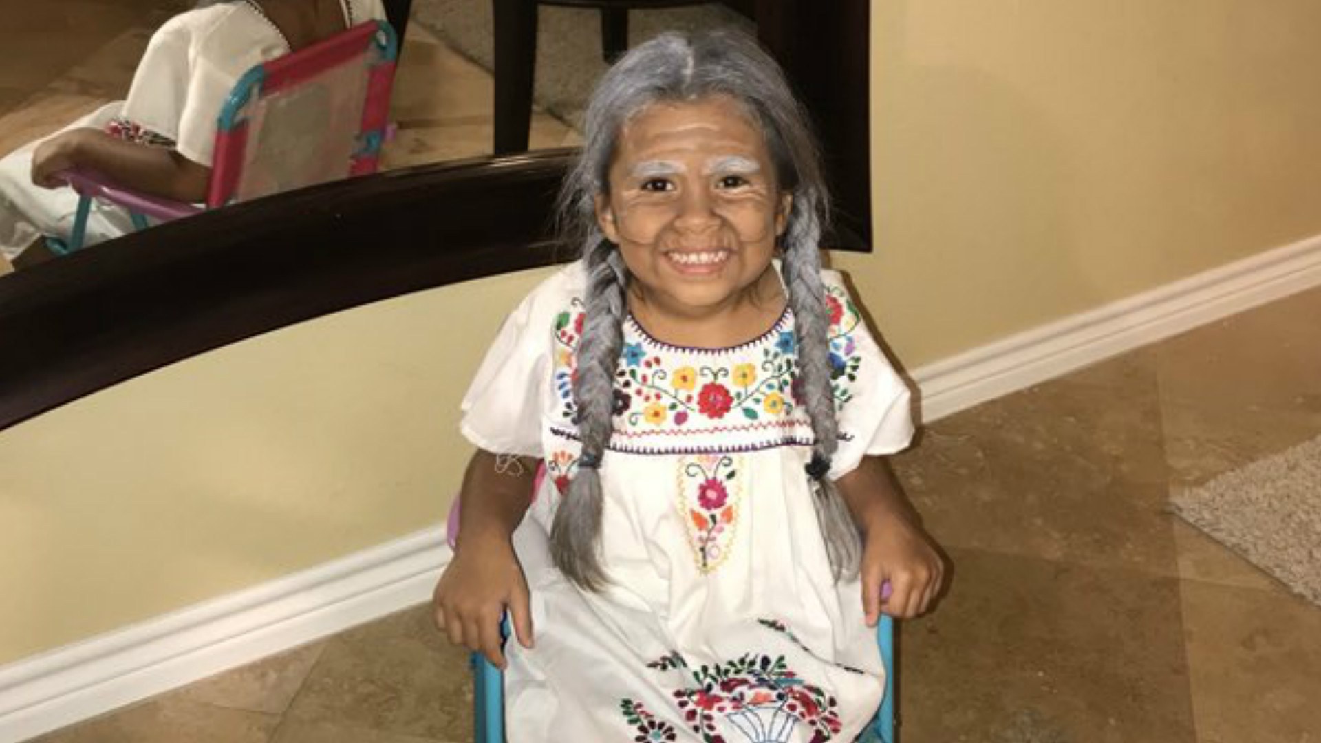 perfume sandwich Imperialism Niña de 5 años enternece las redes sociales con su adorable disfraz de  "Mamá Coco" (FOTOS)