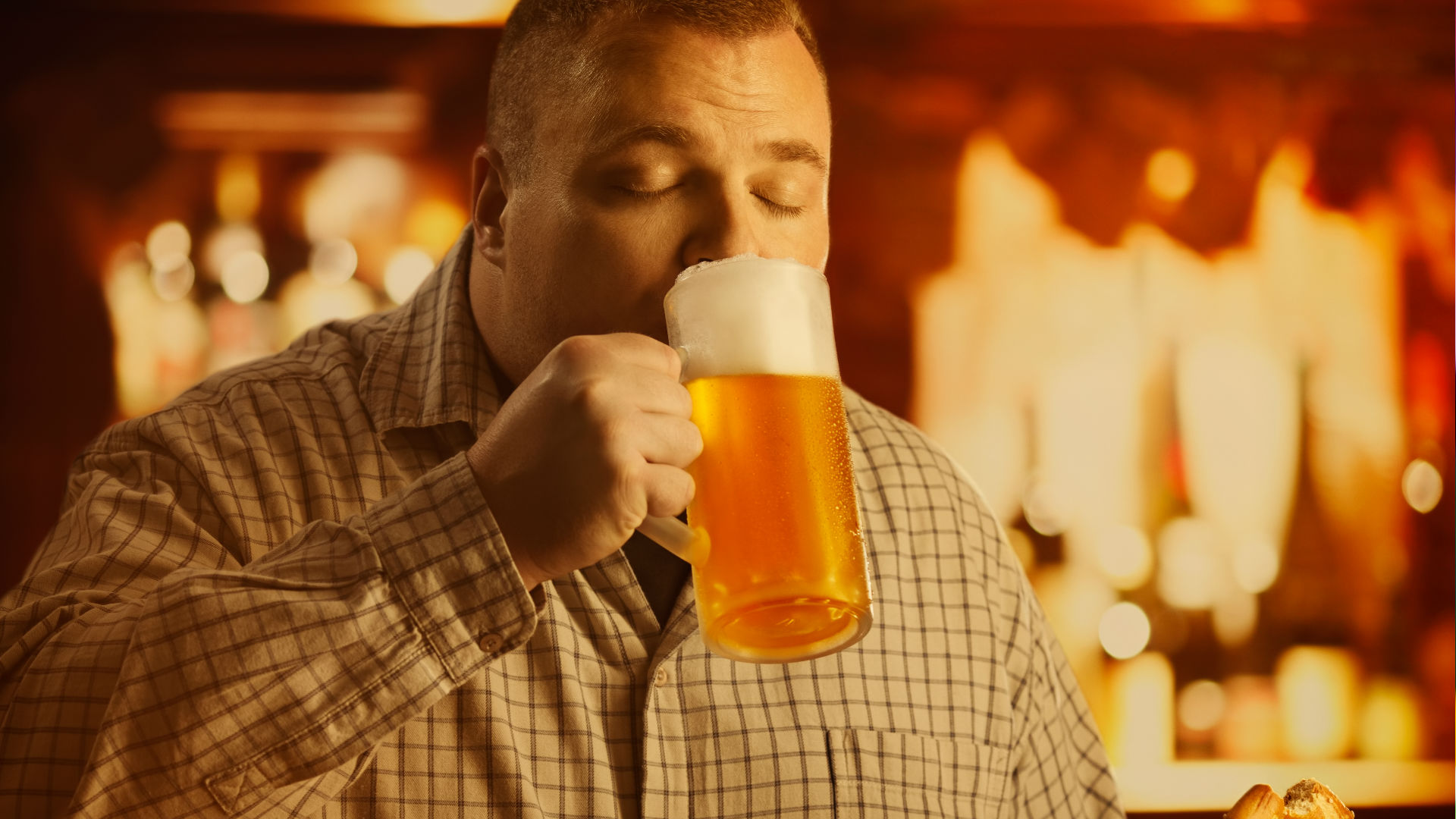 Пиво пить вместе. Пивная встреча. Пить пиво. Пиво встреча.