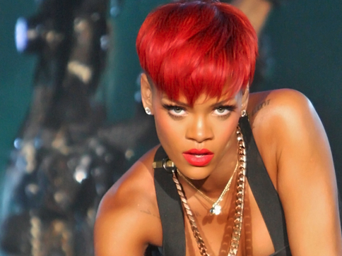 Rihanna Pelo Corto