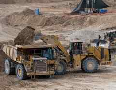 Excavan en mina de Coahuila en busca de restos de mineros atrapados