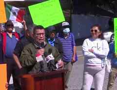 Mexicanos protestan contra el INE en Los Ángeles