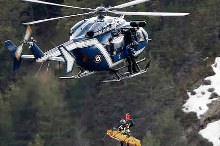helicoptero en la zona del accidente en francia