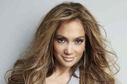 Jennifer Lopez posando.