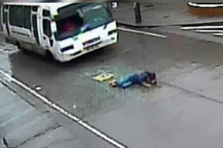 Una joven fue atropellada por querer salvar su teléfono celular