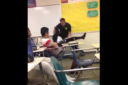 Video de policía agrediendo a una estudiante se hace viral 
