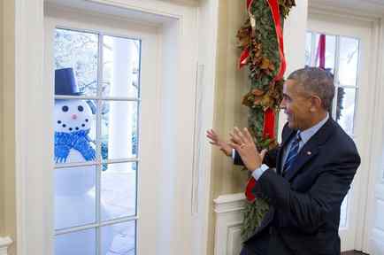 Obama reacciona ante un muñeco de nieve