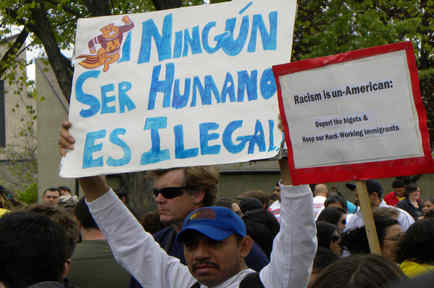 Hispanos inmigrantes preocupados ante cambios migratorios