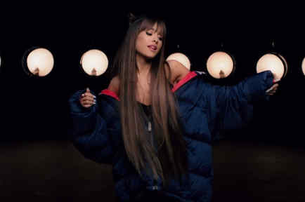 Ariana Grande en el video musical Everyday