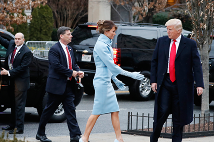 Donald y Melania Trump con el  Servicio Secreto 