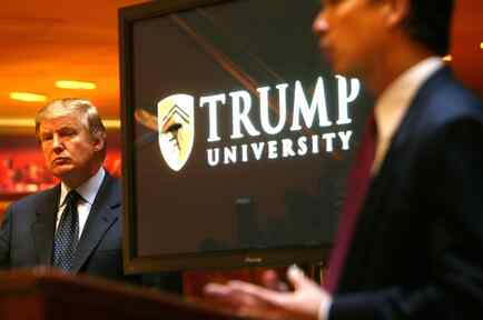 Presidente Trump en un acto de la Trump University