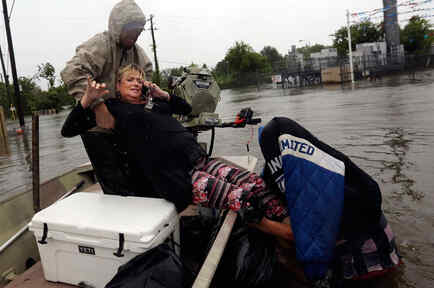 Una mujer es rescatada en Houston, Texas