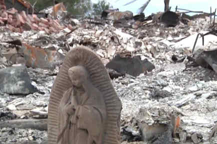 Una escultura de la Virgen sobrevive a un incendio en Texas 