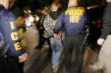 Operación de ICE en California en 2007. 