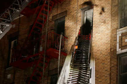 Edificio de El Bronx calcinado por las llamas