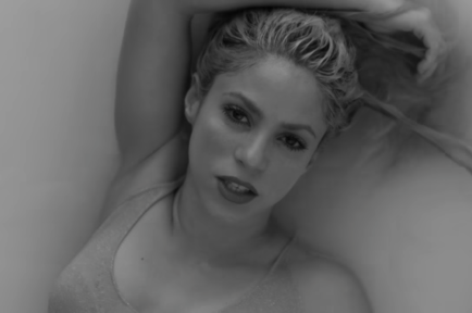 Shakira en el video "Trap"