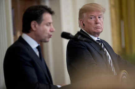 Giuseppe Conte (izquierda), durante su rueda de prensa con Donald Trump este lunes en la Casa Blanca.  
