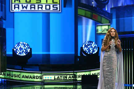 Lucero como presentadora principal elevo los Latin American Music Awards a un nivel apreciable. 