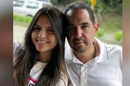 Colombiana escribe libro por el suicidio de su padre