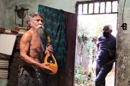 Artista plástico lleva 50 años encerrado en su casa