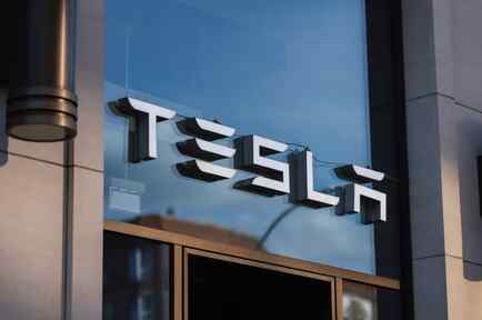 Tesla anuncia el despido de al menos el 10% de su fuerza laboral mundial