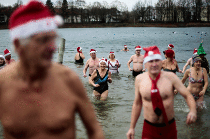 Nadadores se banan en Navidad alemania