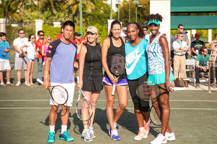 Venus, Serena Williams y Ana Ivanovic en un juego amistoso