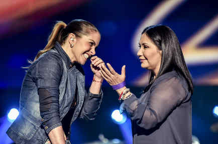 Lucero y Ana Gabriel cantando en los ensayos de Premios Billboard 2015