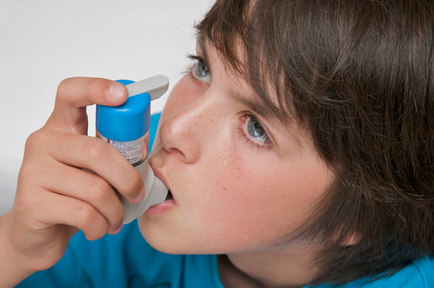Adolescente con asma