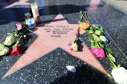 Admiradores crean estrella para Carrie Fisher en Hollywood