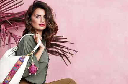 Penelope Cruz Stars in the New Ad Campaign for Italian Accessories Brand, Carpisa