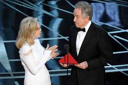 Faye Dunaway y Warren Beatty en los Oscars 2017