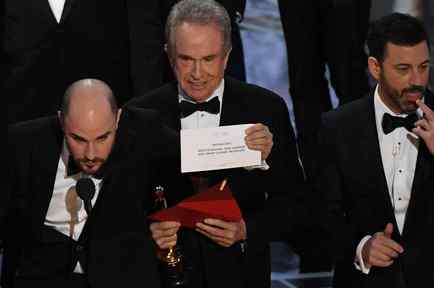 Warren Beatty y Jimmy Kimmel en los Oscars 2017