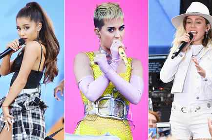 Ariana Grande, Katy Perry y Miley Cyrus cantando