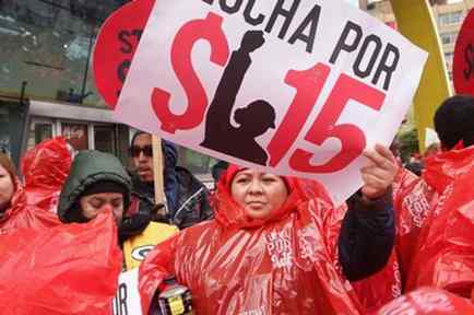 trabajadores de eeuu exigen que se les pague $15 dolares la hora