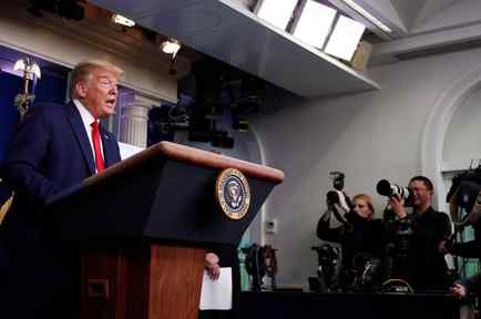 El presidente de los Estados Unidos, Donald Trump, se dirige a la sesión informativa diaria de respuesta al coronavirus en la Casa Blanca en Washington, EE. UU.