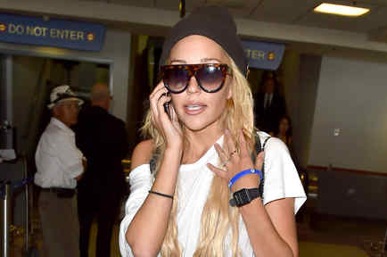 Amanda Bynes arrives at LAX after accusing her father of sexual abuse - Part 2