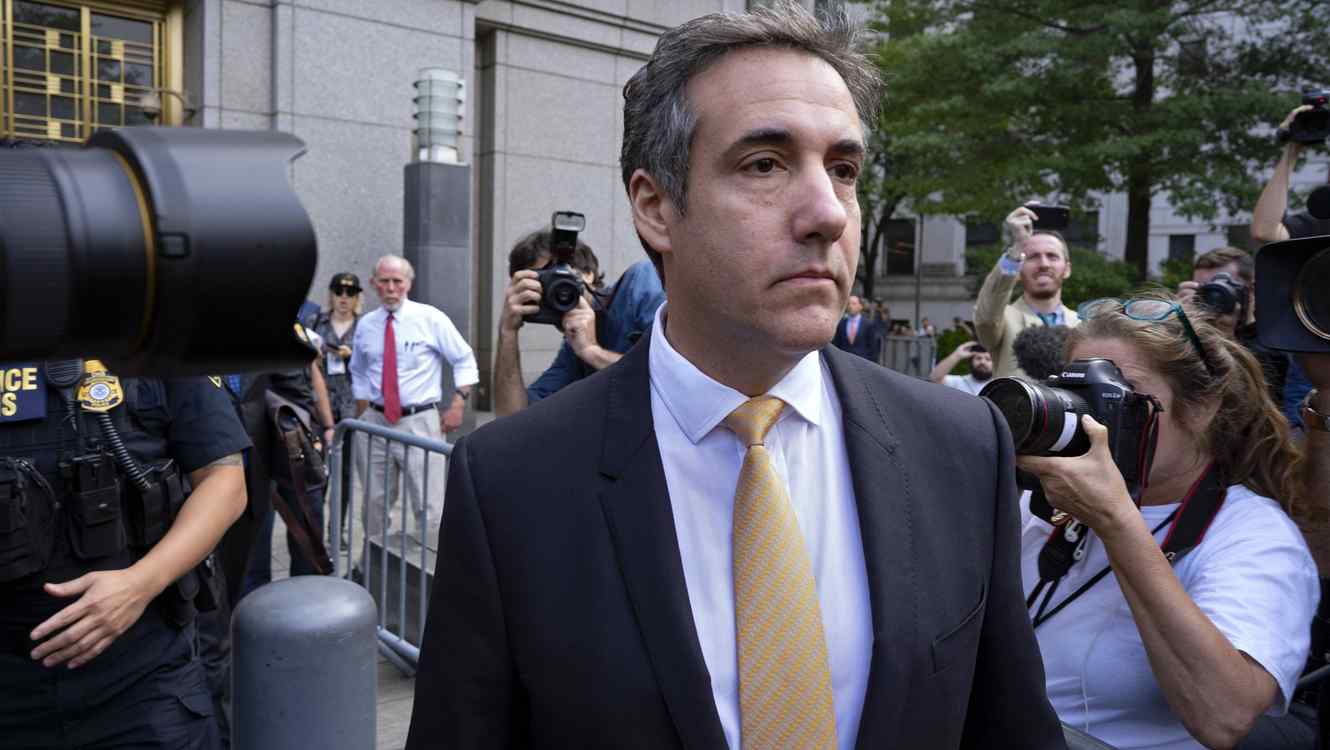 Michael Cohen, ex abogado personal del presidente Donald Trump, deja la corte federal luego de llegar a un acuerdo de culpabilidad en Nueva York, el martes 21 de agosto de 2018.