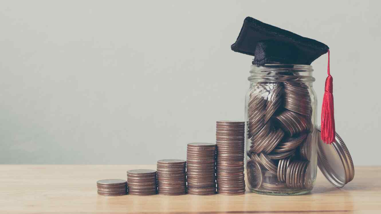 Las 10 universidades que más ayuda financiera dan | Telemundo