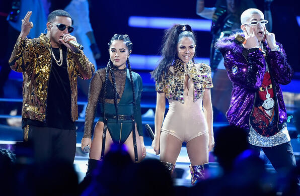 Daddy Yankee, Becky G, Natti Natasha y Bad Bunny en Premios Billboard