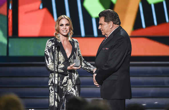 Don Francisco y Lucero en Premios Tu Mundo 2015
