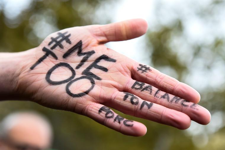 Una mano con el hashtag #MeToo, en referencia a los acosos sexuales sufridos por mujeres.