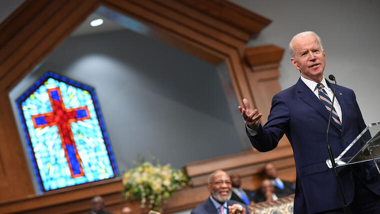 Joe Biden, cuando aún era candidato, habla en el servicio dominical en la Iglesia Bautista New Hope en Jackson, Mississippi, el 8 de marzo de 2020.