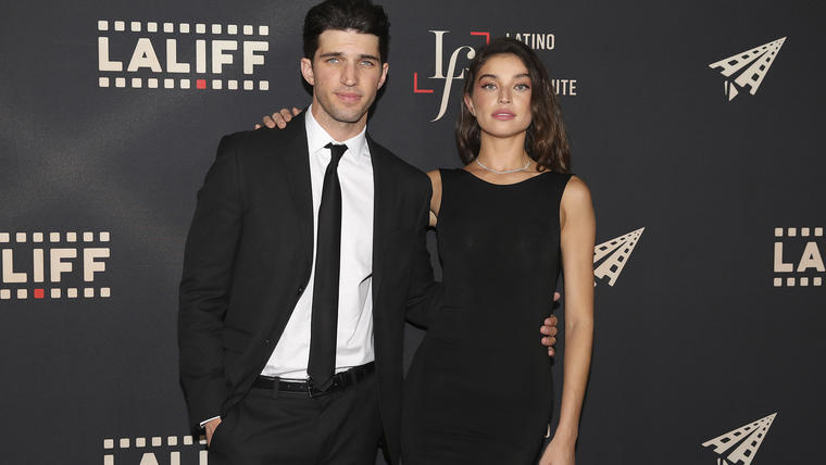 El actor Bryan Craig con la modelo Daniela Lopez en el cierre del festival de cine LALIFF.