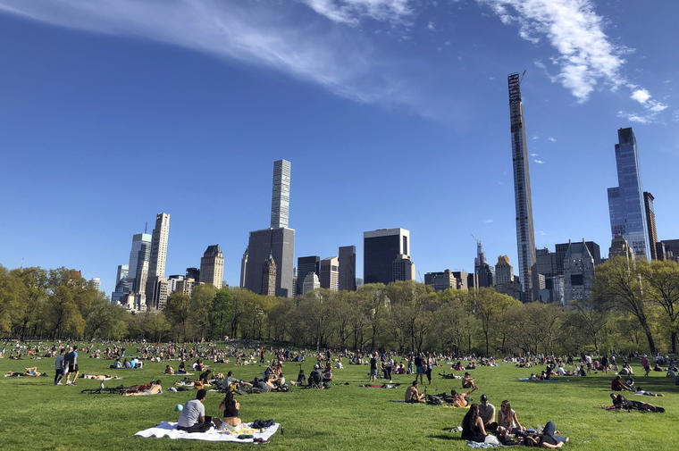 Ciudadanos de Nueva York disfrutan de Central Park