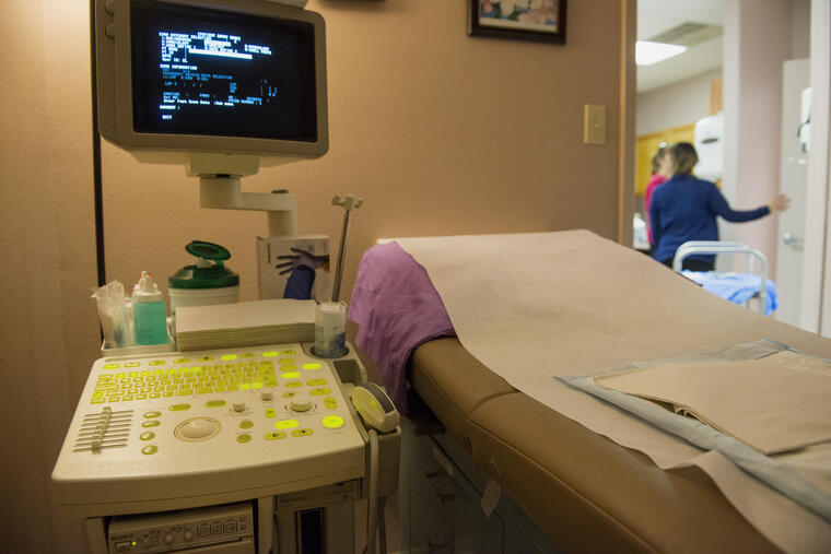 Equipo médico en una clínica de aborto Whole Woman's Health